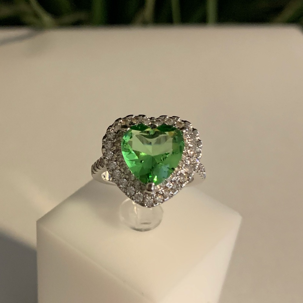 925 Silver Heart Shaped Green Amethyst Ring - Picture 3 of 6